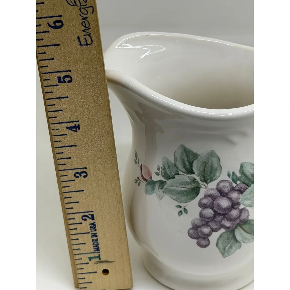 VTG Pfaltzgraff Creamer Pitcher White Grapevine‎ Pattern Stoneware Kitchenware